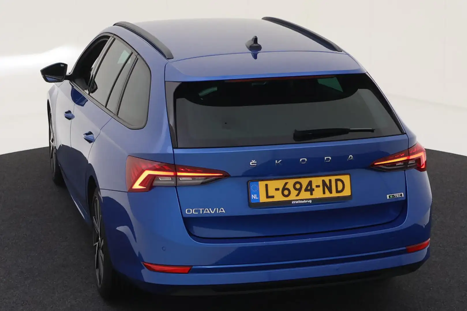 Skoda Octavia Combi 1.0 e-TSI Sport Business / PARK. SENSOREN/ L Blauw - 2