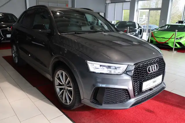 Audi RS Q3 view 8