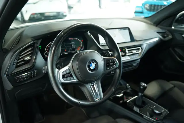 BMW 1 Series view 26
