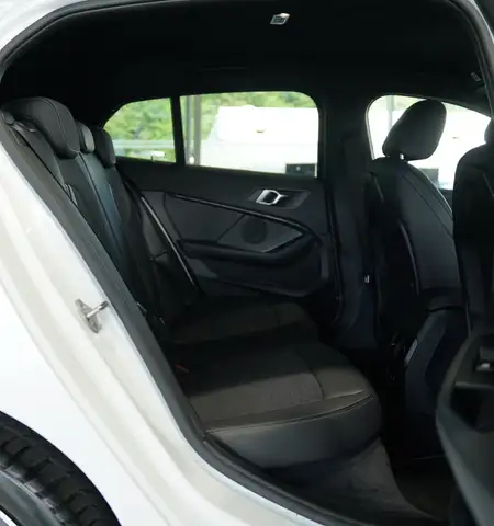 BMW 1 Series view 19