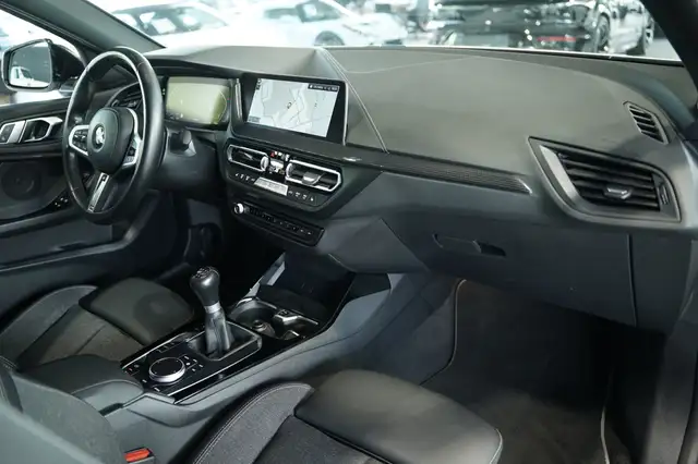 BMW 1 Series view 16