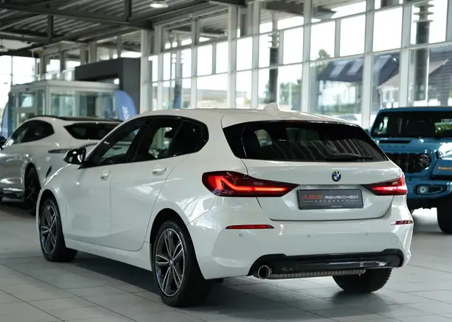 BMW 1 Series view 10