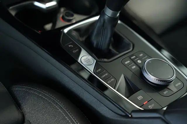 BMW 1 Series view 25