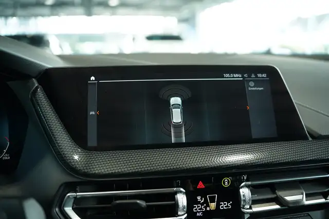 BMW 1 Series view 3