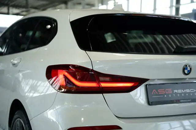 BMW 1 Series view 14