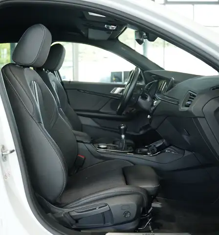 BMW 1 Series view 15