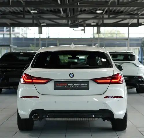 BMW 1 Series view 9