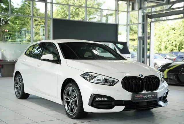 BMW 1 Series view 6
