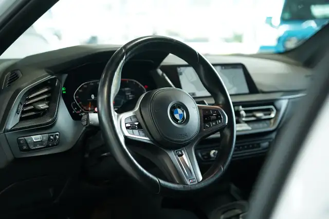 BMW 1 Series view 28