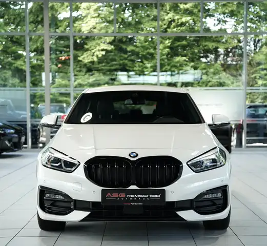 BMW 1 Series view 4
