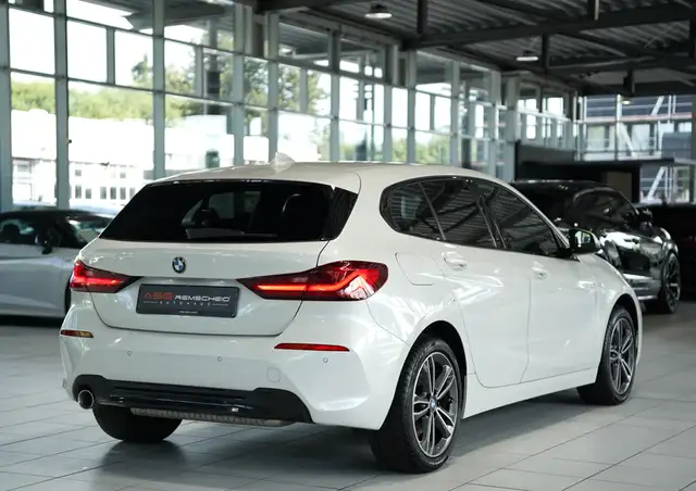 BMW 1 Series view 8