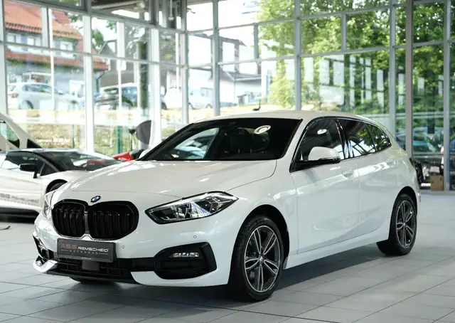 BMW 1 Series view 5
