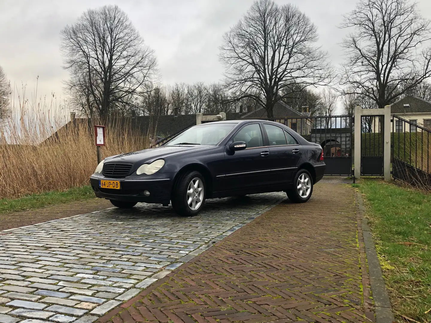 Mercedes-Benz C 180 Sedan Blauw - 1