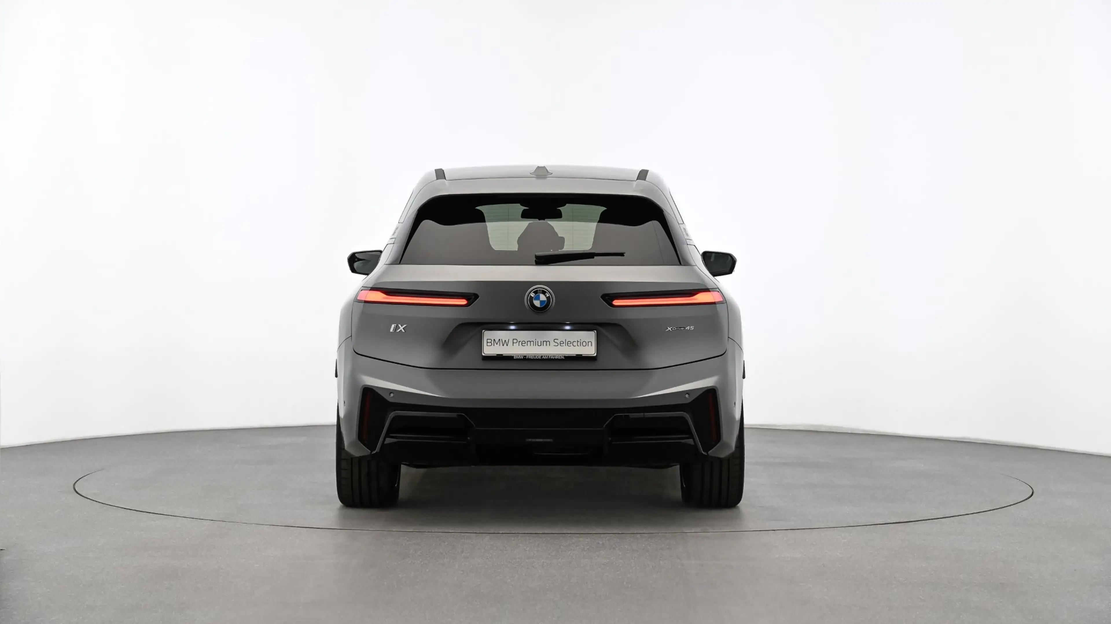 BMW iX xDrive45 *M-Paket Pro/AHK/Soft Close/Sitzlüftung/H&K Sound/Innovationspaket/DA-Prof./Adapt. LED* — photo 2