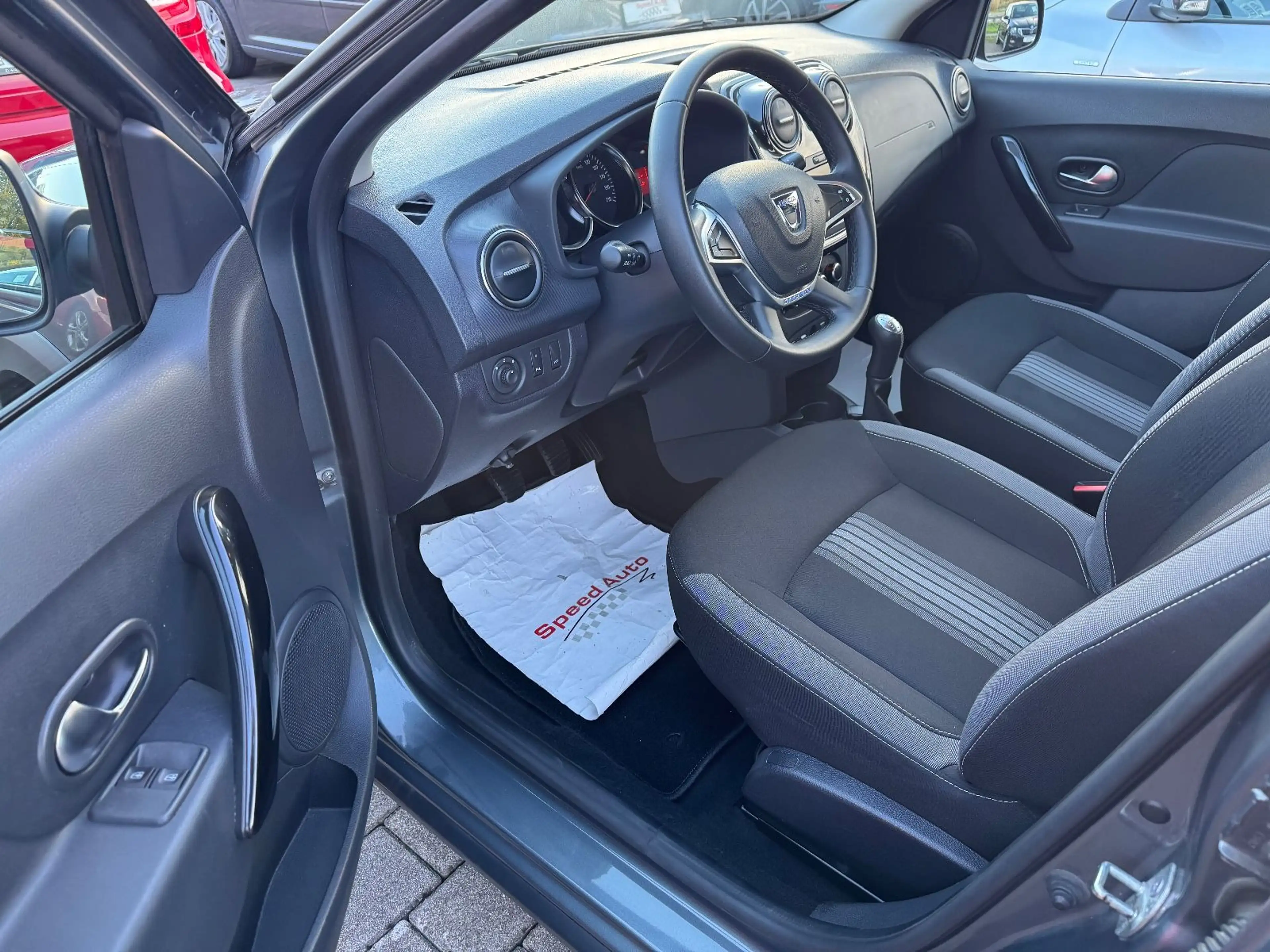 Dacia Sandero II Stepway Celebration/NAVI/PDC/1.HAND — photo 13