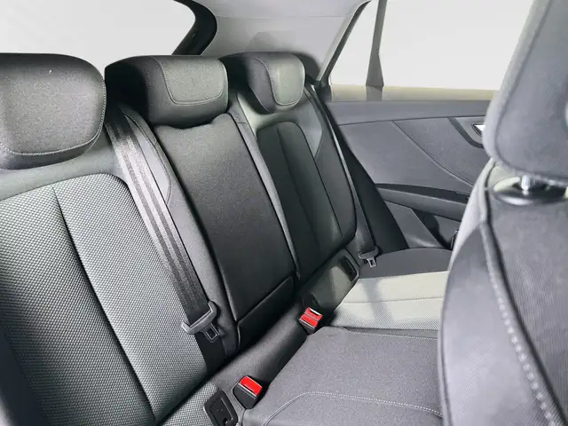 Audi Q2 view 8