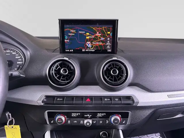 Audi Q2 view 12