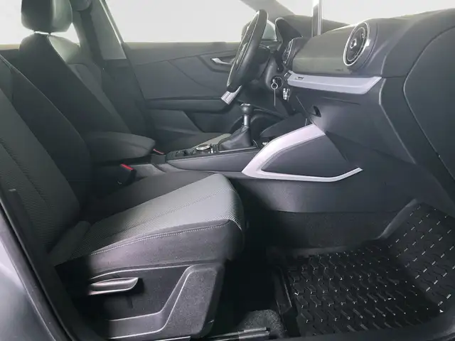Audi Q2 view 9