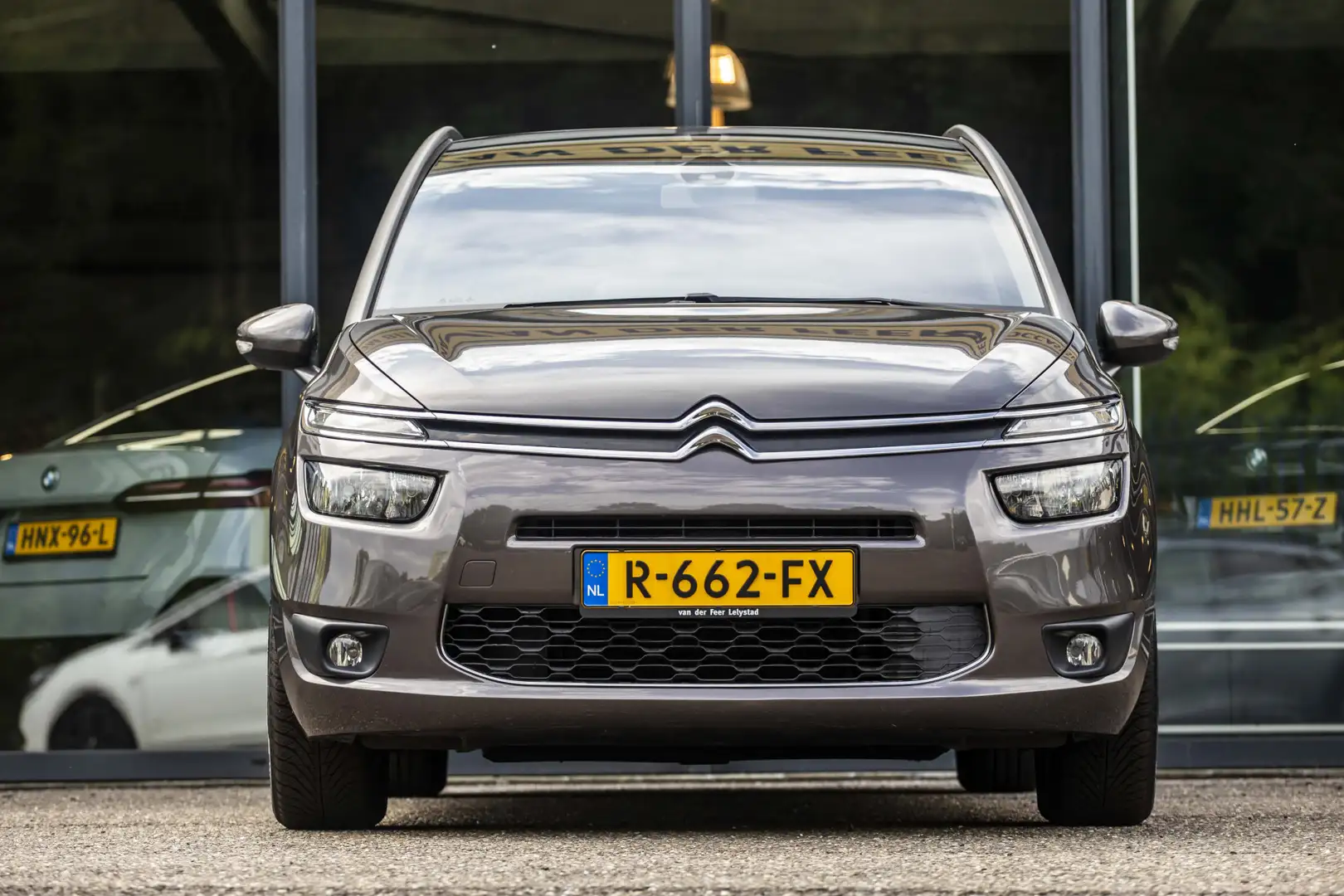 Citroen Grand C4 Picasso 1.2 PureTech Start 5-pers Bruin - 2