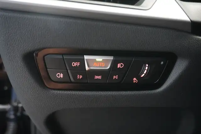 BMW 3 Series view 14