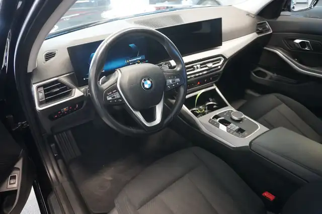 BMW 3 Series view 7