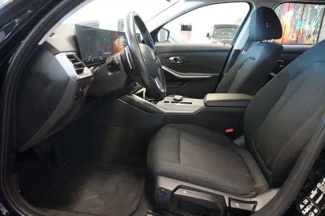 BMW 3 Series view 8