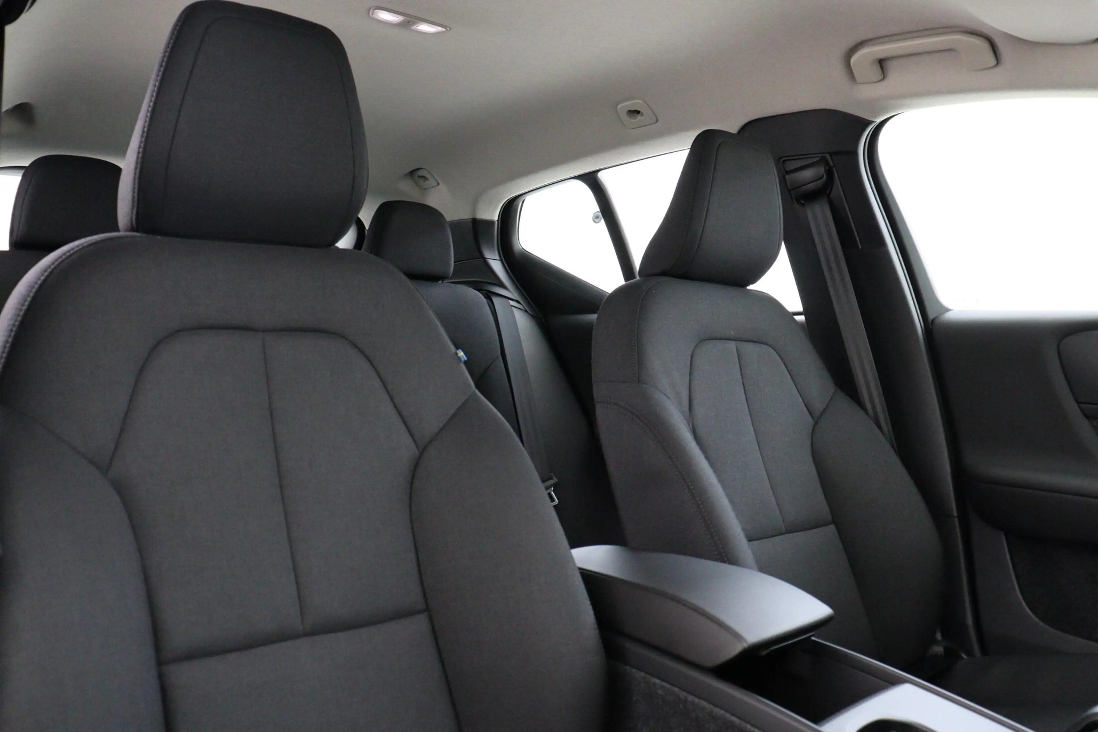 Volvo EX40 SINGLE MOTOR ESSENTIAL 70 kWh -CAMERA|CRUISE|METAL — photo 12