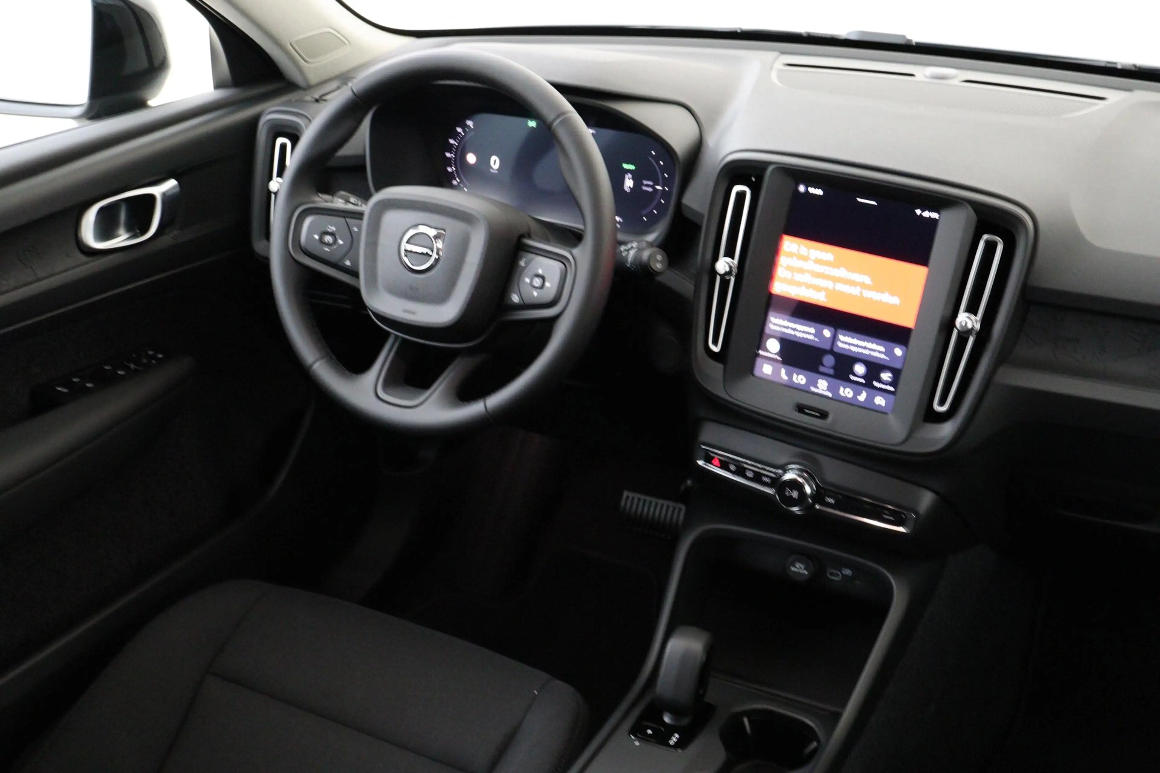 Volvo EX40 SINGLE MOTOR ESSENTIAL 70 kWh -CAMERA|CRUISE|METAL — photo 6