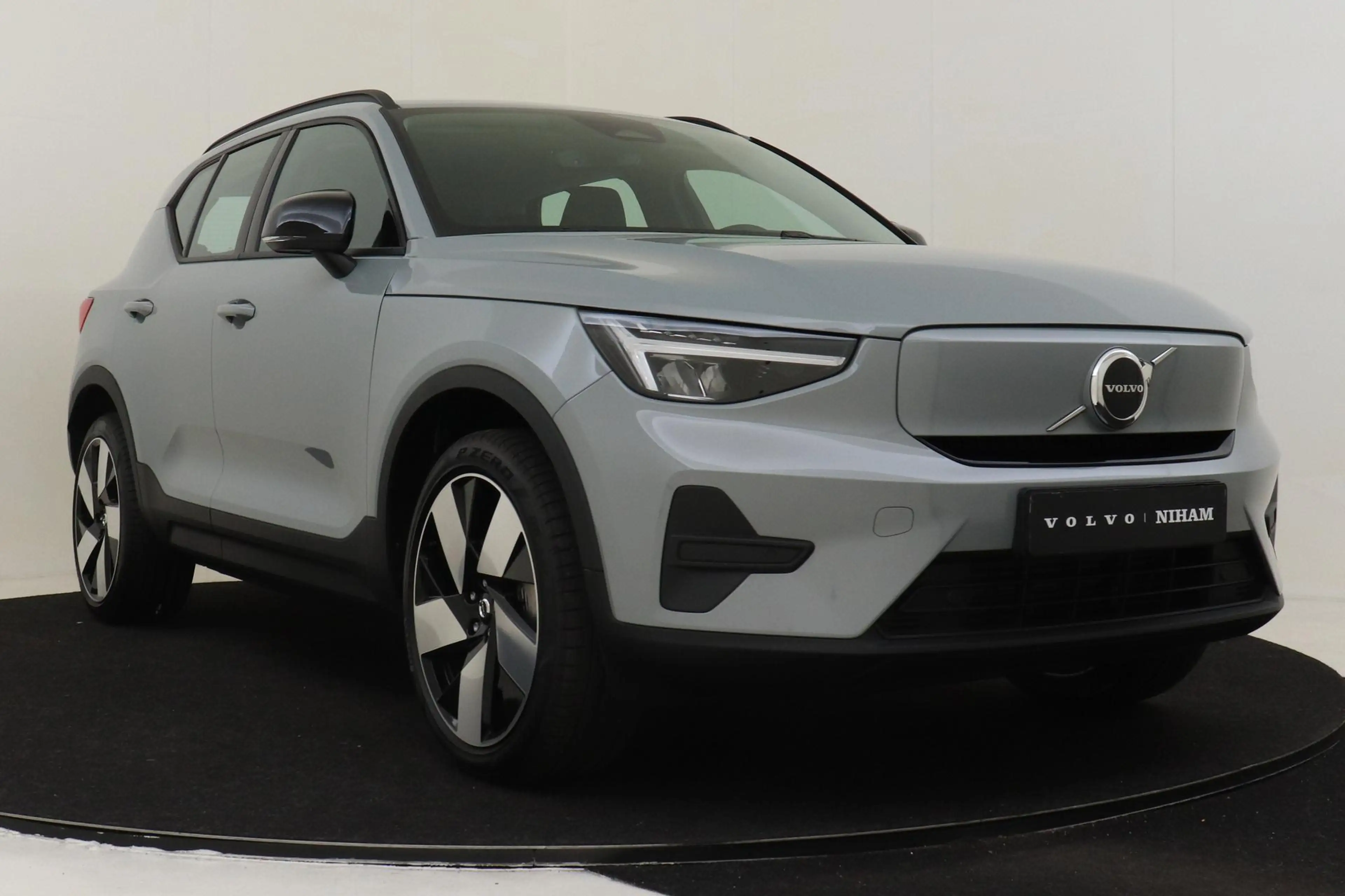 Volvo EX40 SINGLE MOTOR ESSENTIAL 70 kWh -CAMERA|CRUISE|METAL — photo 11