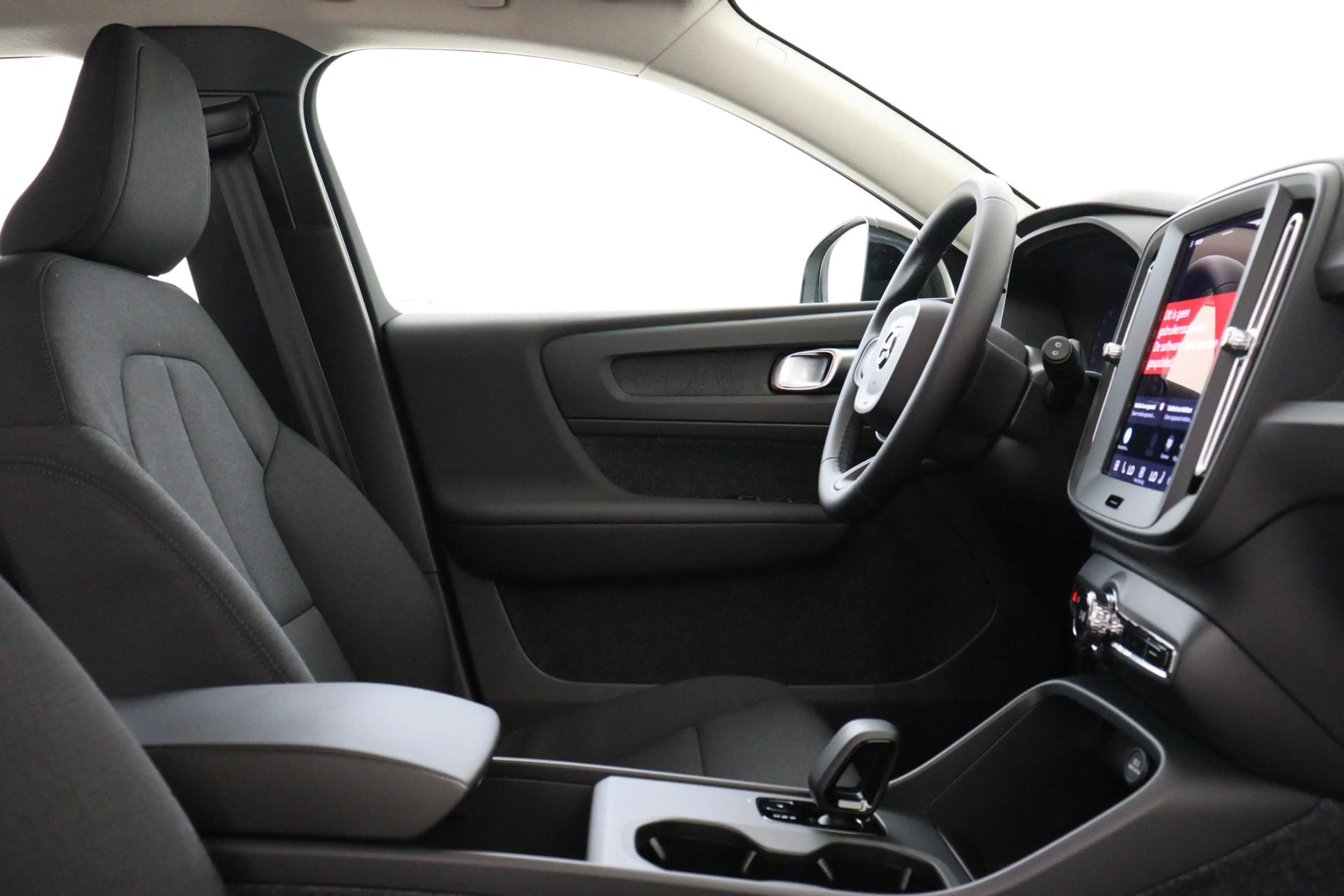 Volvo EX40 SINGLE MOTOR ESSENTIAL 70 kWh -CAMERA|CRUISE|METAL — photo 10