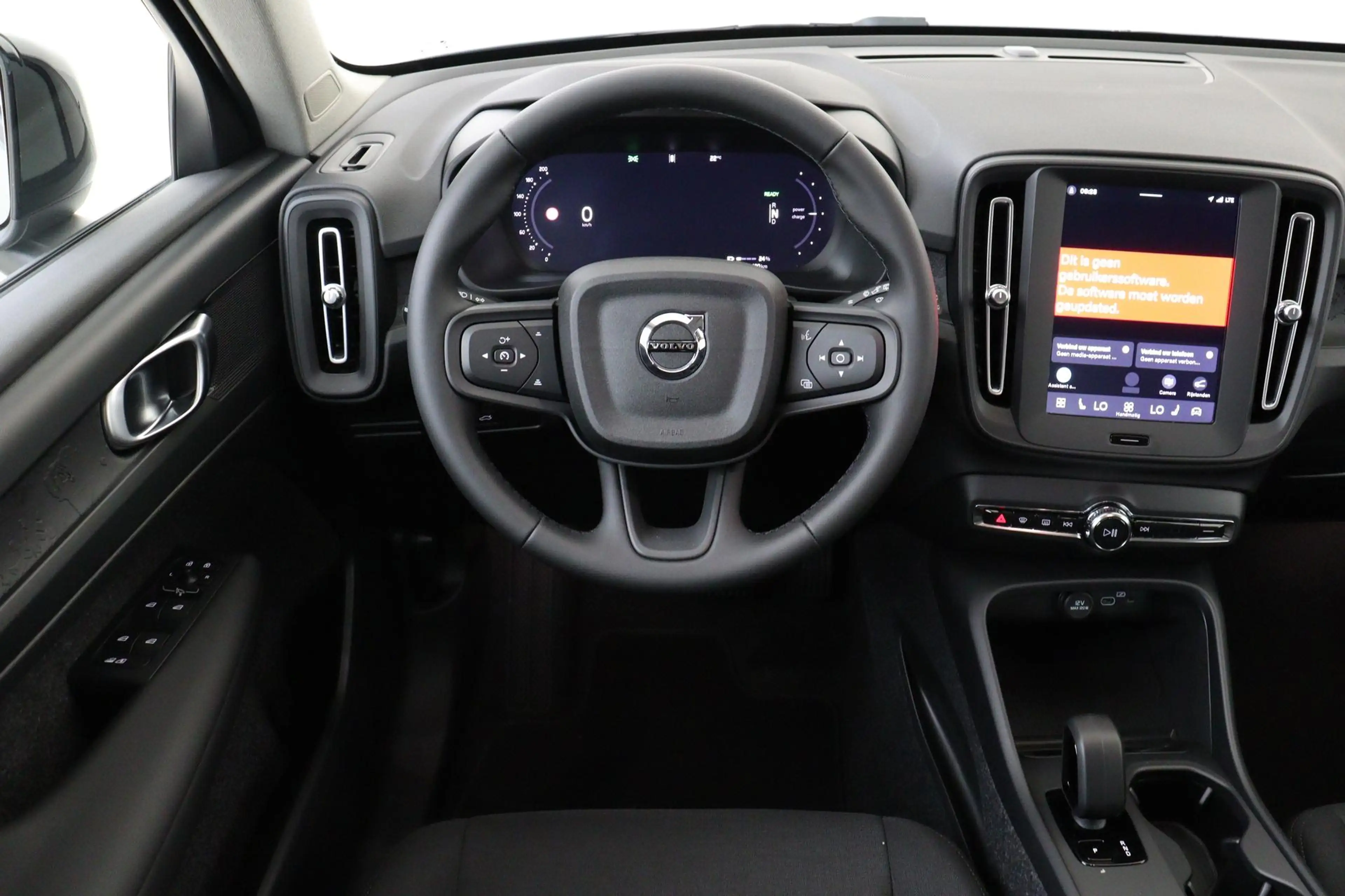 Volvo EX40 SINGLE MOTOR ESSENTIAL 70 kWh -CAMERA|CRUISE|METAL — photo 2