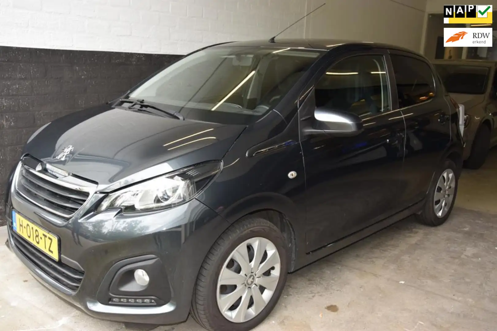 Peugeot 108 1.0 e-VTi Active hele nette 108 Grau - 1