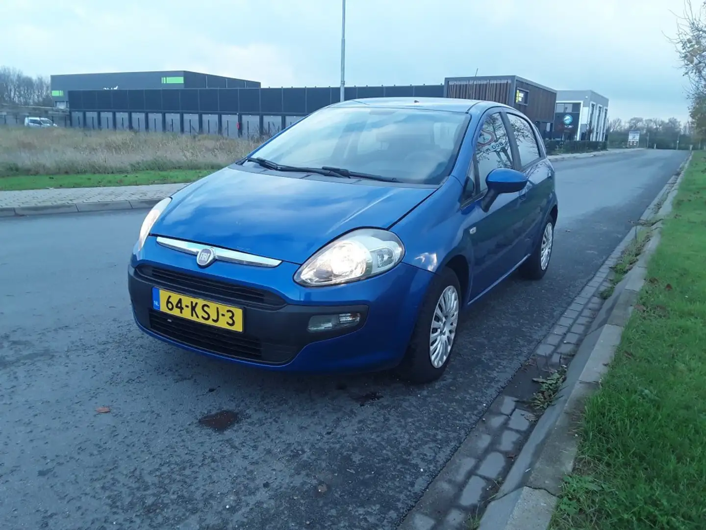 Fiat Punto 1.4 DYNAMIC Bleu - 1