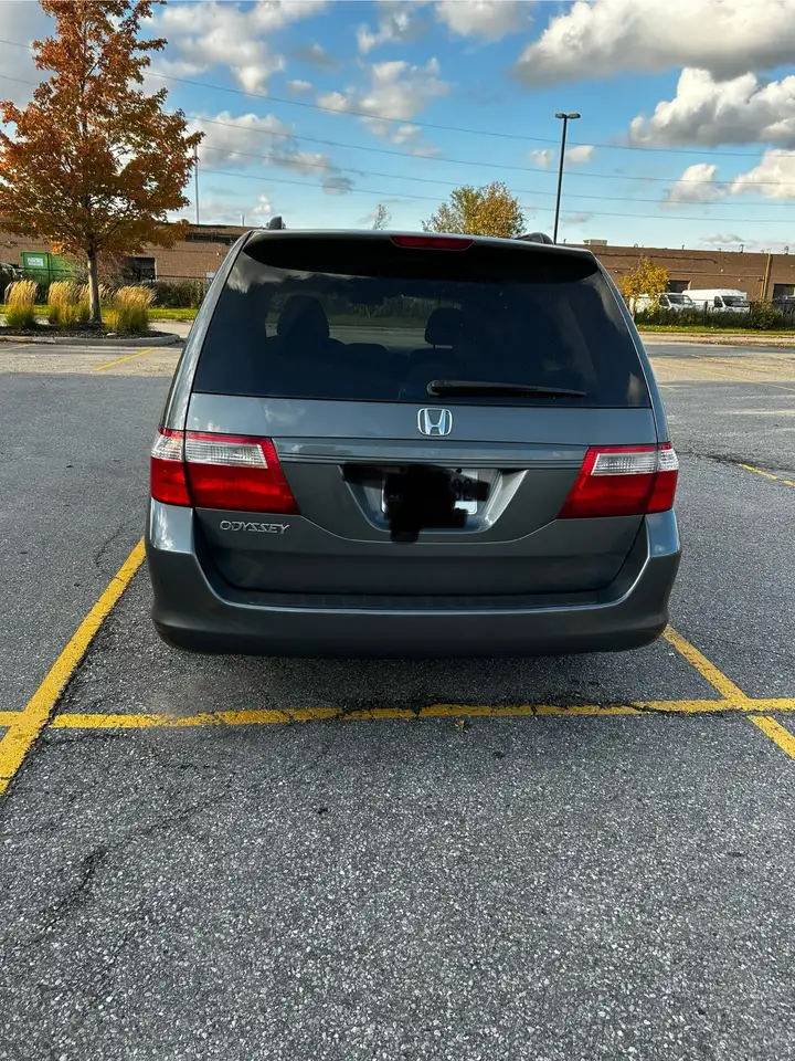 Honda Odyssey снимка Honda Odyssey