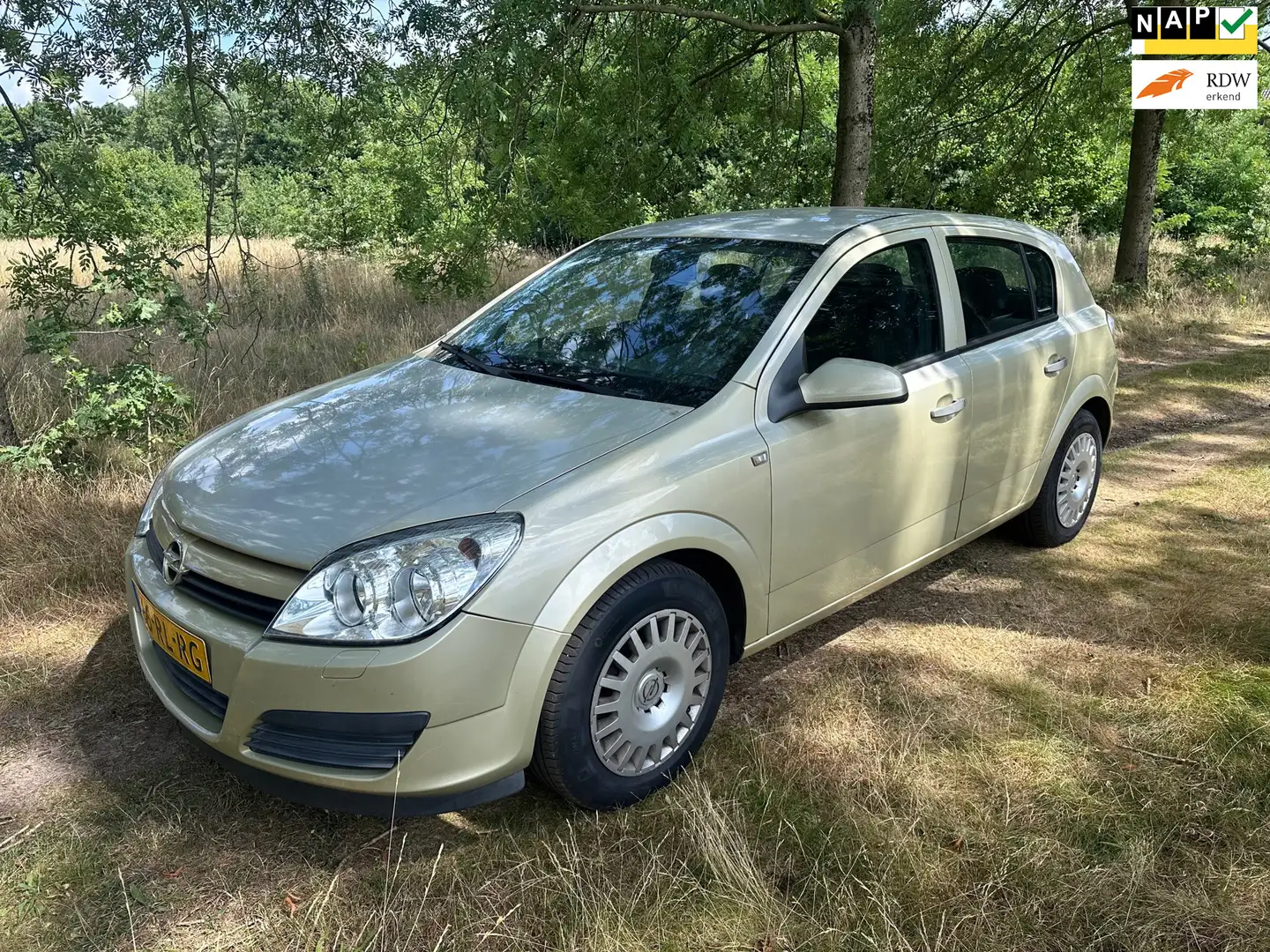 Opel Astra 1.6 Essentia A.P.K t/m 11-06-2026 Geel - 1
