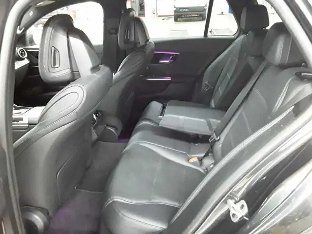 Mercedes-Benz C-Class view 13