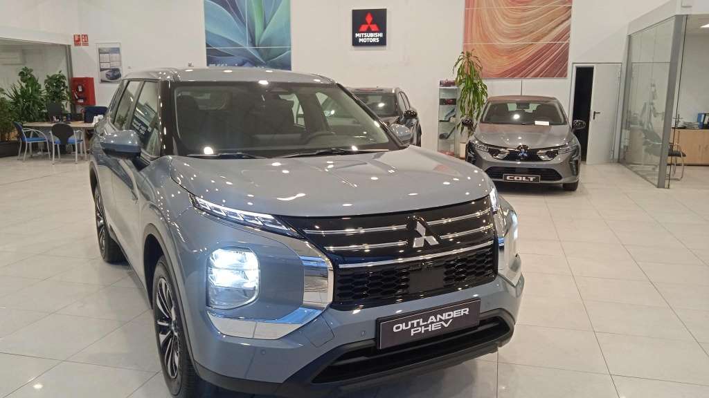 Mitsubishi Outlander PHEV Motion 4WD - foto 1