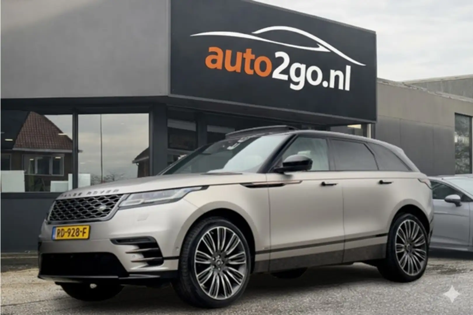 Land Rover Range Rover Velar 3.0 V6 AWD AUT8 R-DYNAMIC FIRST EDITION 301PK PANO Gris - 1