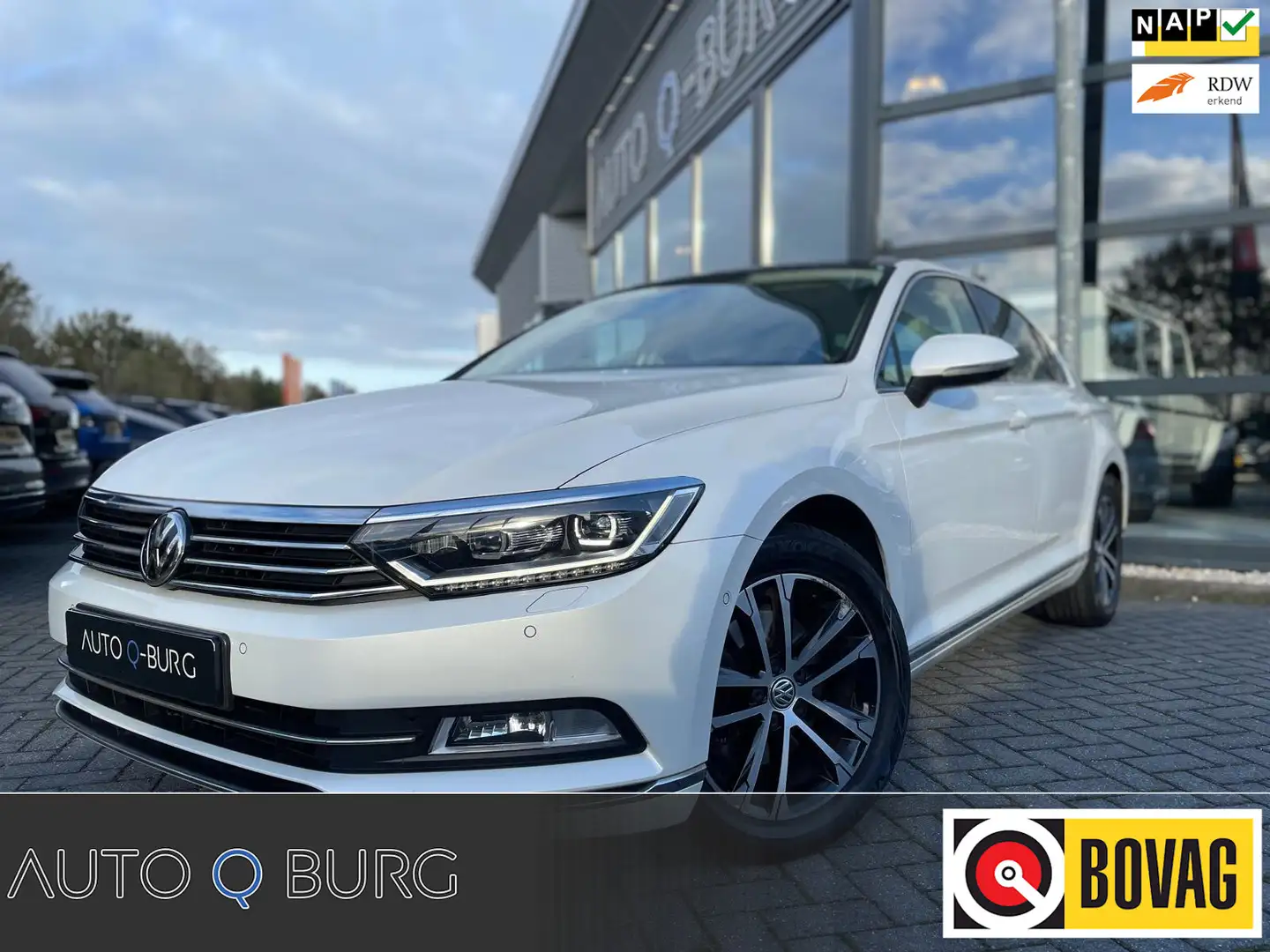 Volkswagen Passat 1.6 TDI Highline Business R | DSG | Panoramadak | Wit - 1