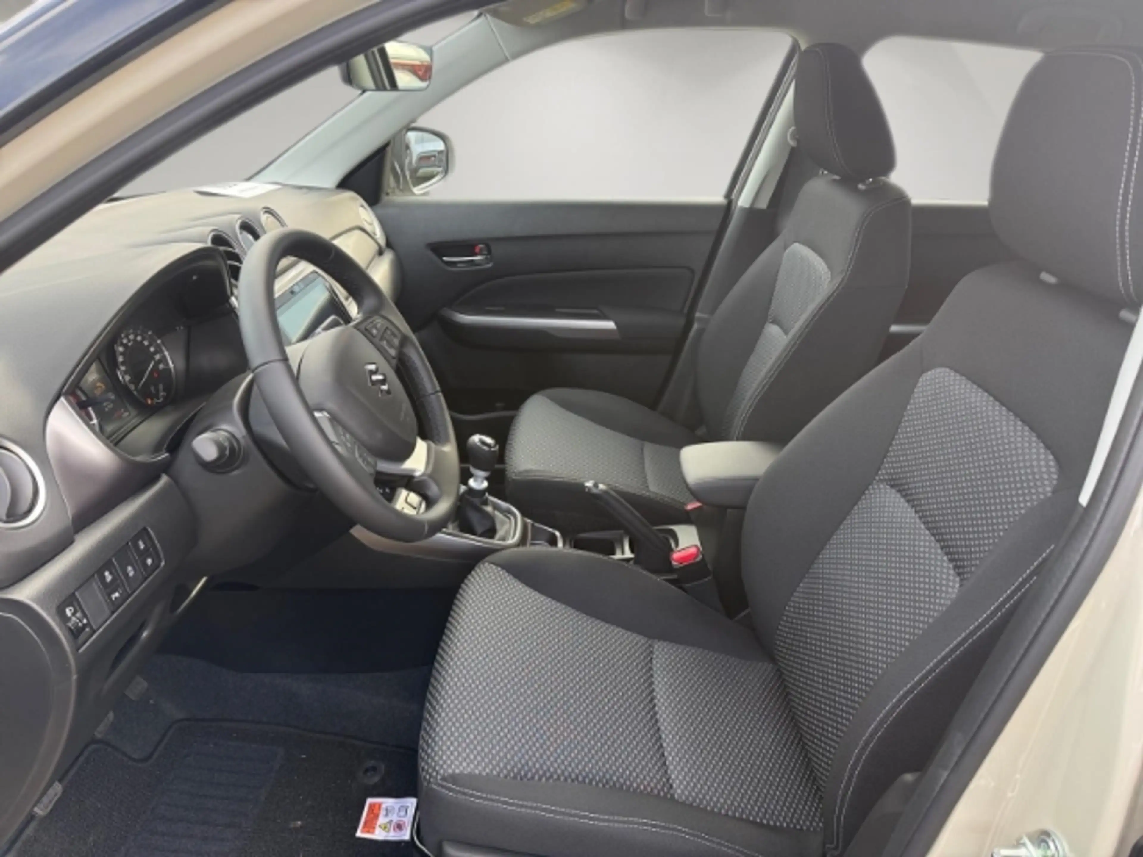 Suzuki Vitara 1.4 6MT Comfort 4x2 Mild-Hybrid — photo 8