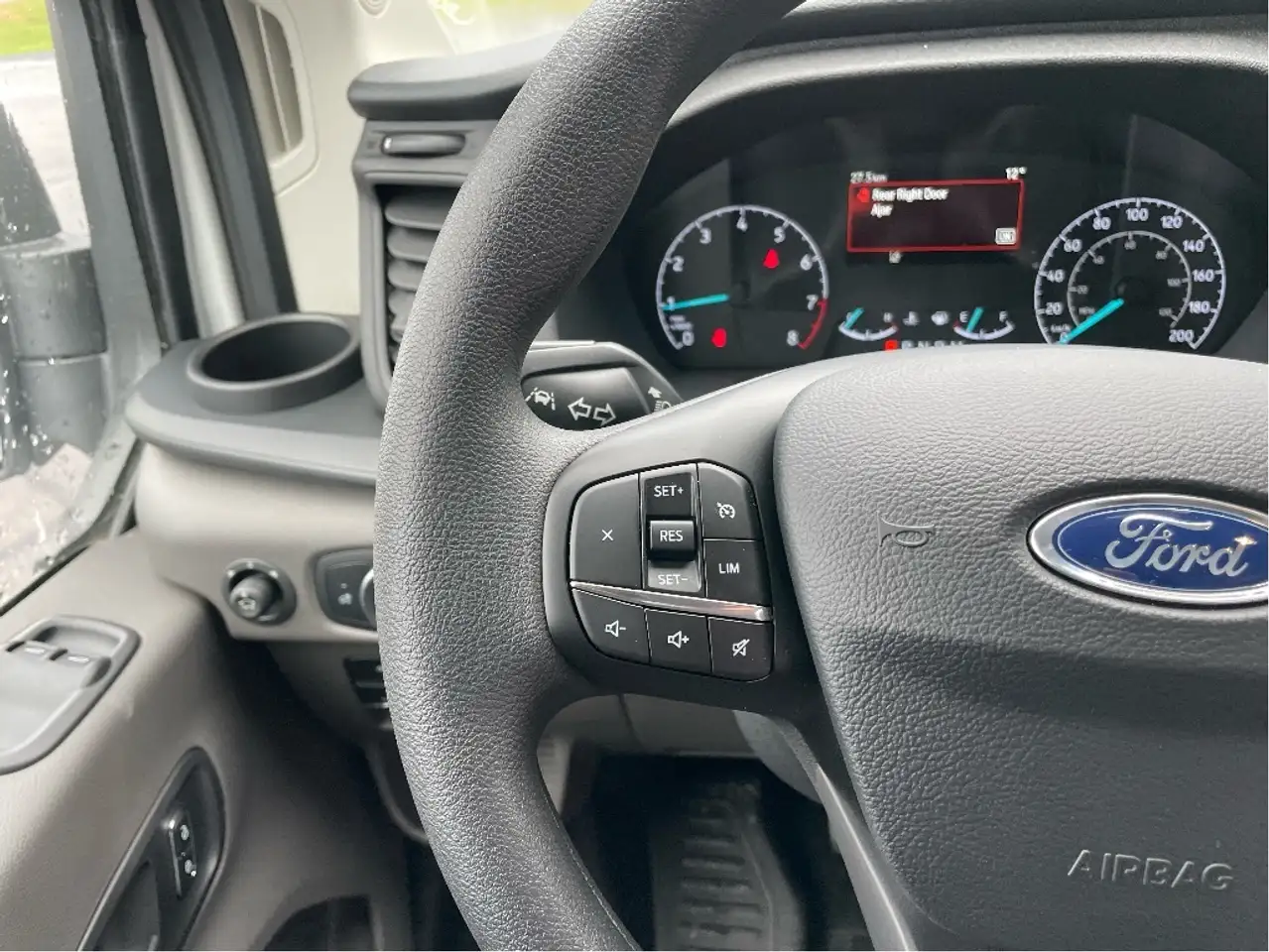 Ford Transit Cargo Van снимка Ford Transit Cargo Van