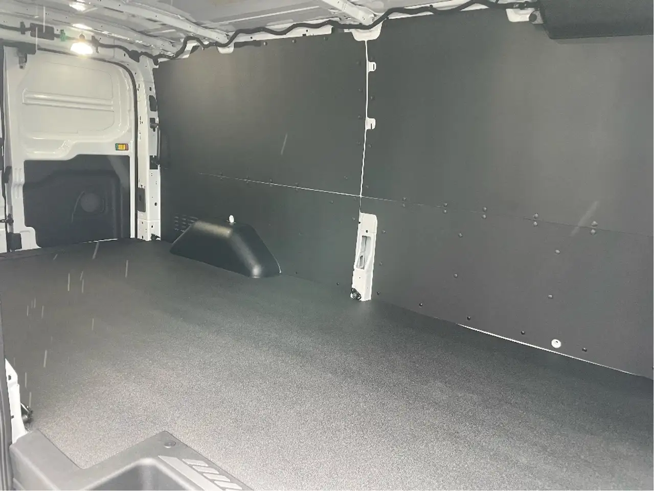 Ford Transit Cargo Van снимка Ford Transit Cargo Van