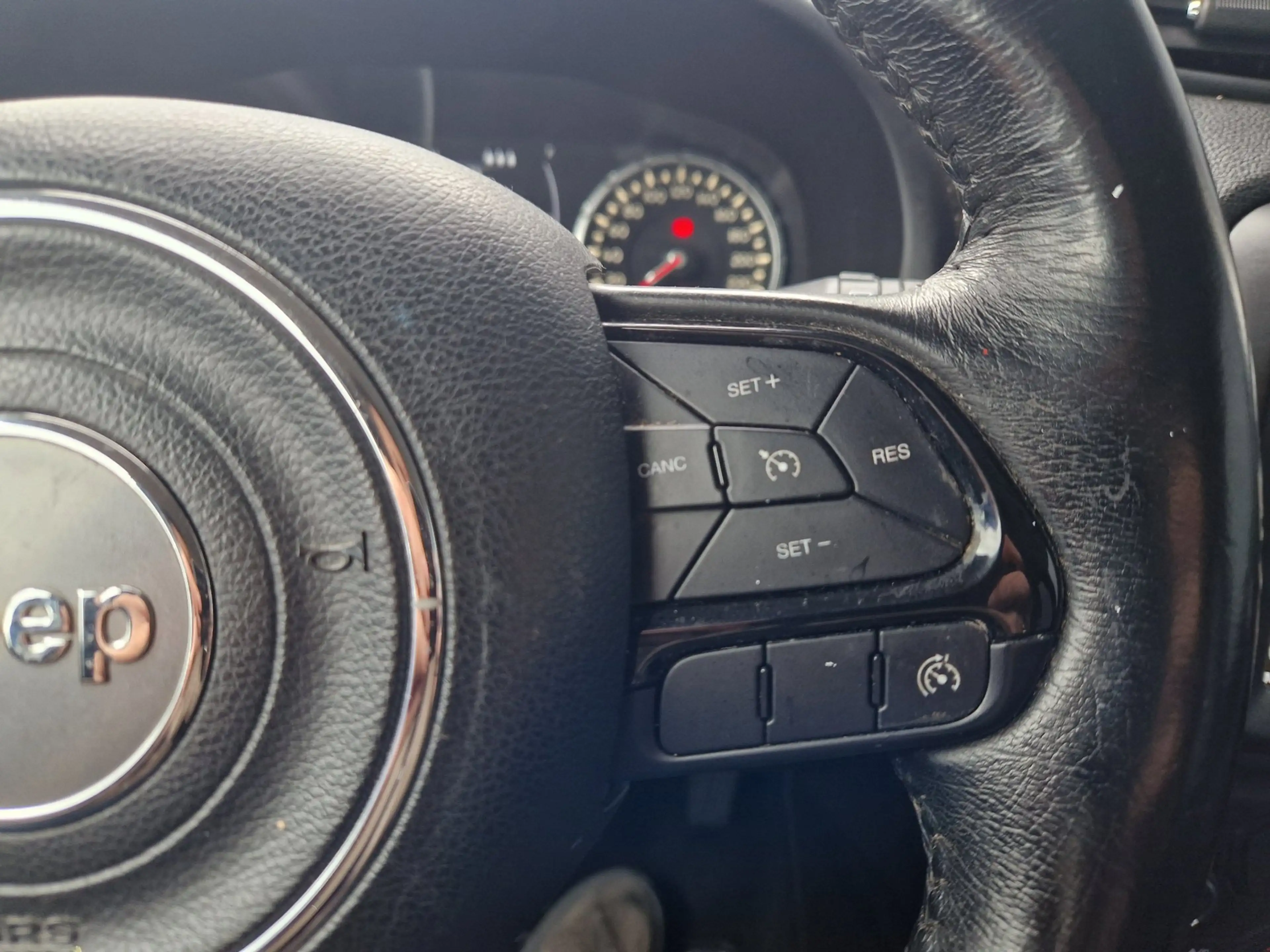 Jeep Renegade 1.6 E-Torq Night Eagle II — photo 18