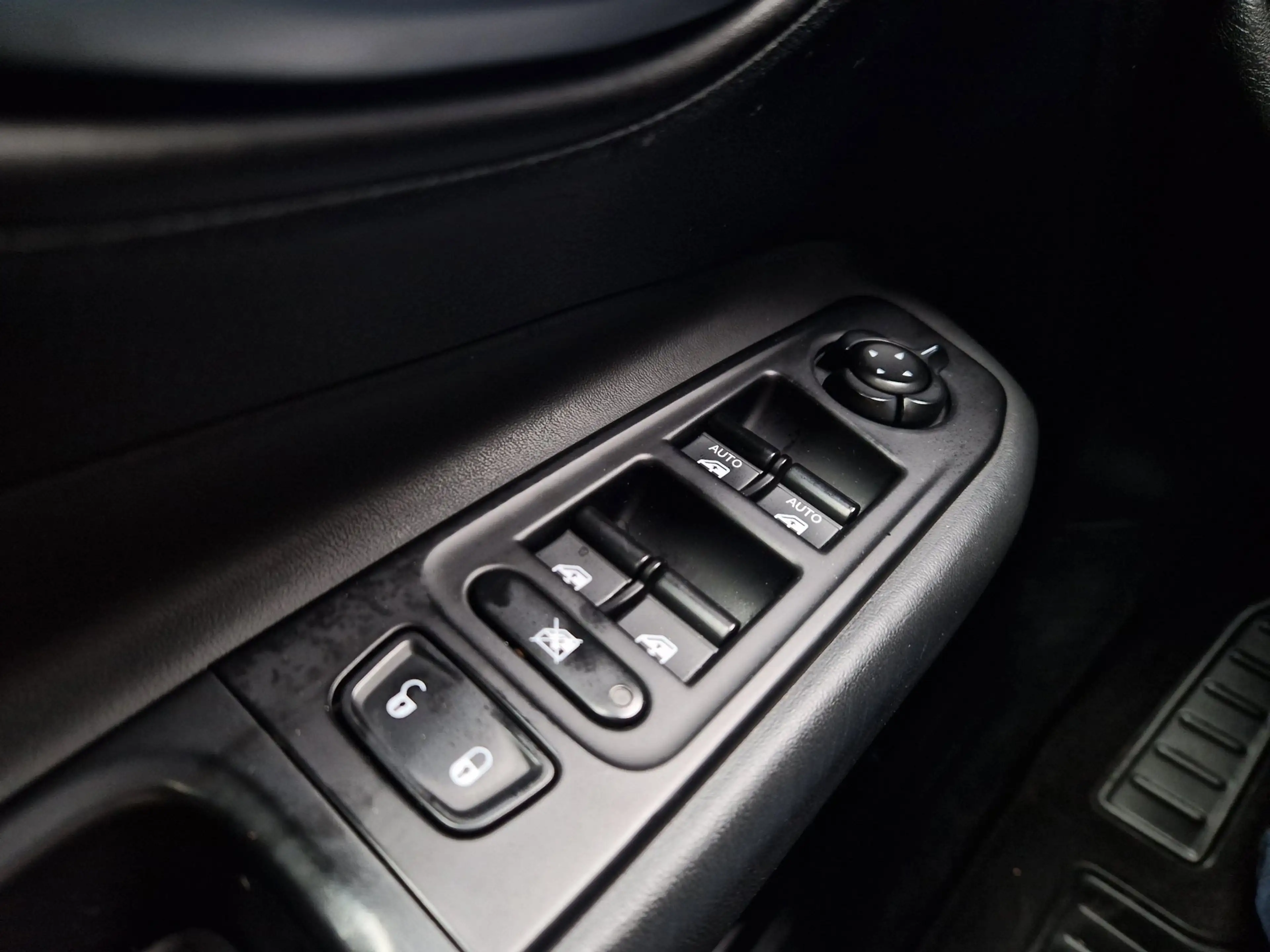 Jeep Renegade 1.6 E-Torq Night Eagle II — photo 24