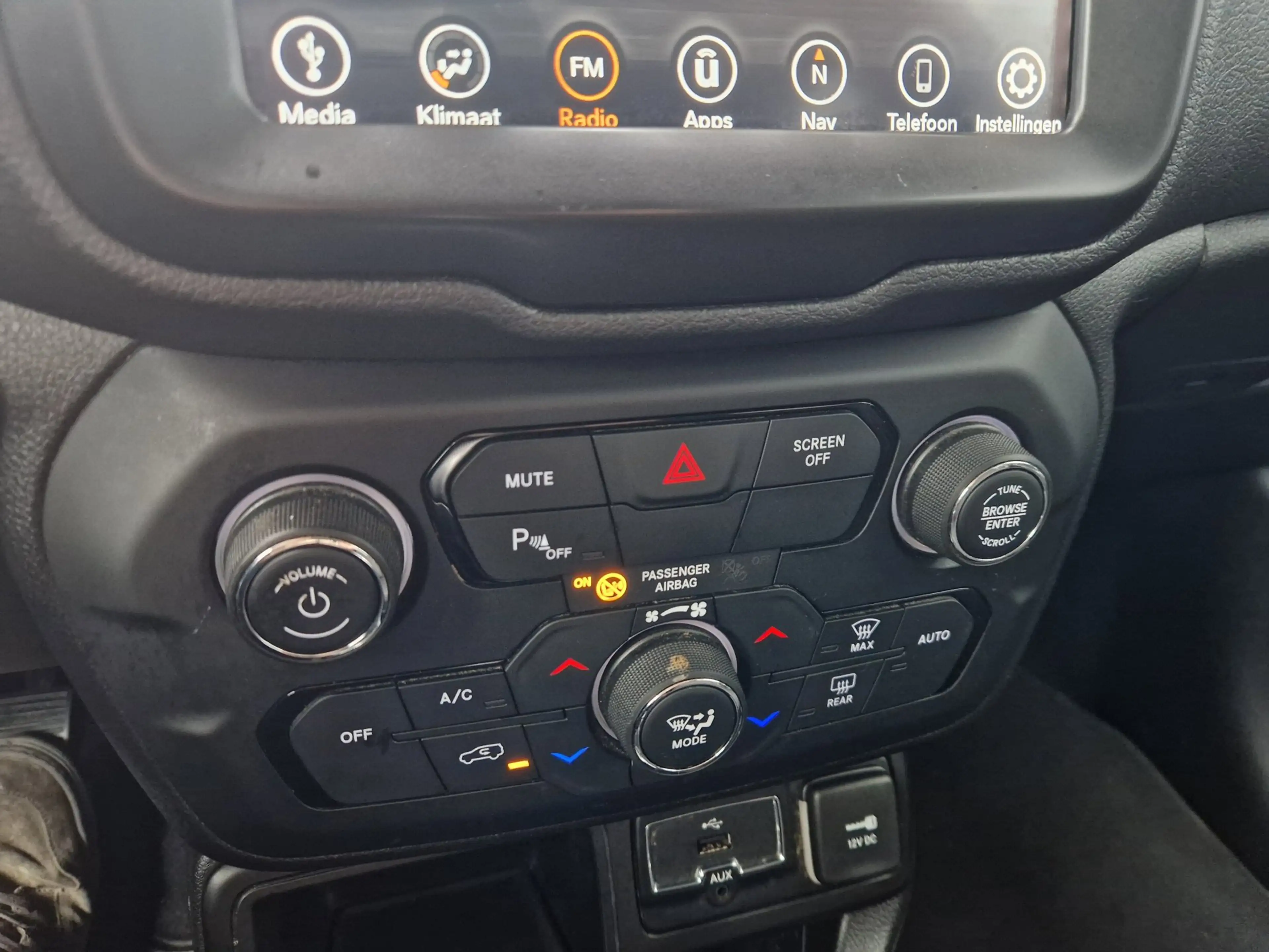 Jeep Renegade 1.6 E-Torq Night Eagle II — photo 22