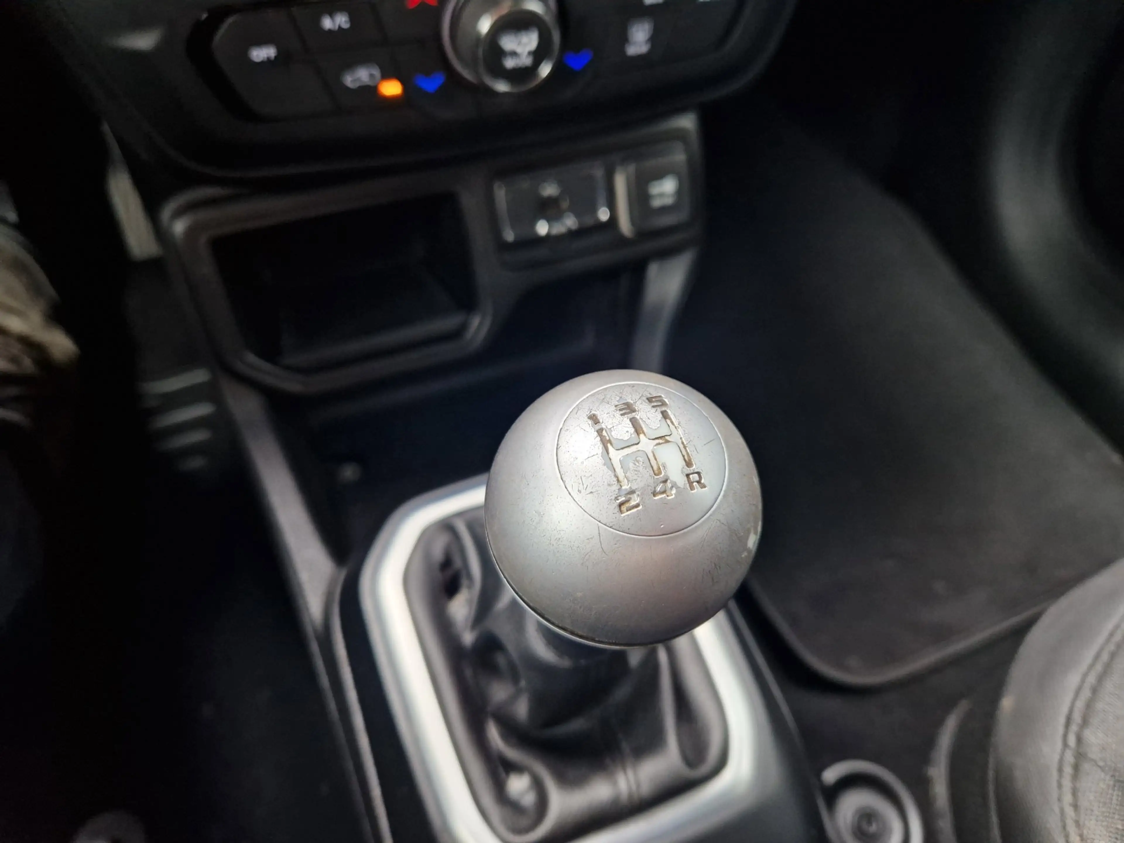 Jeep Renegade 1.6 E-Torq Night Eagle II — photo 23