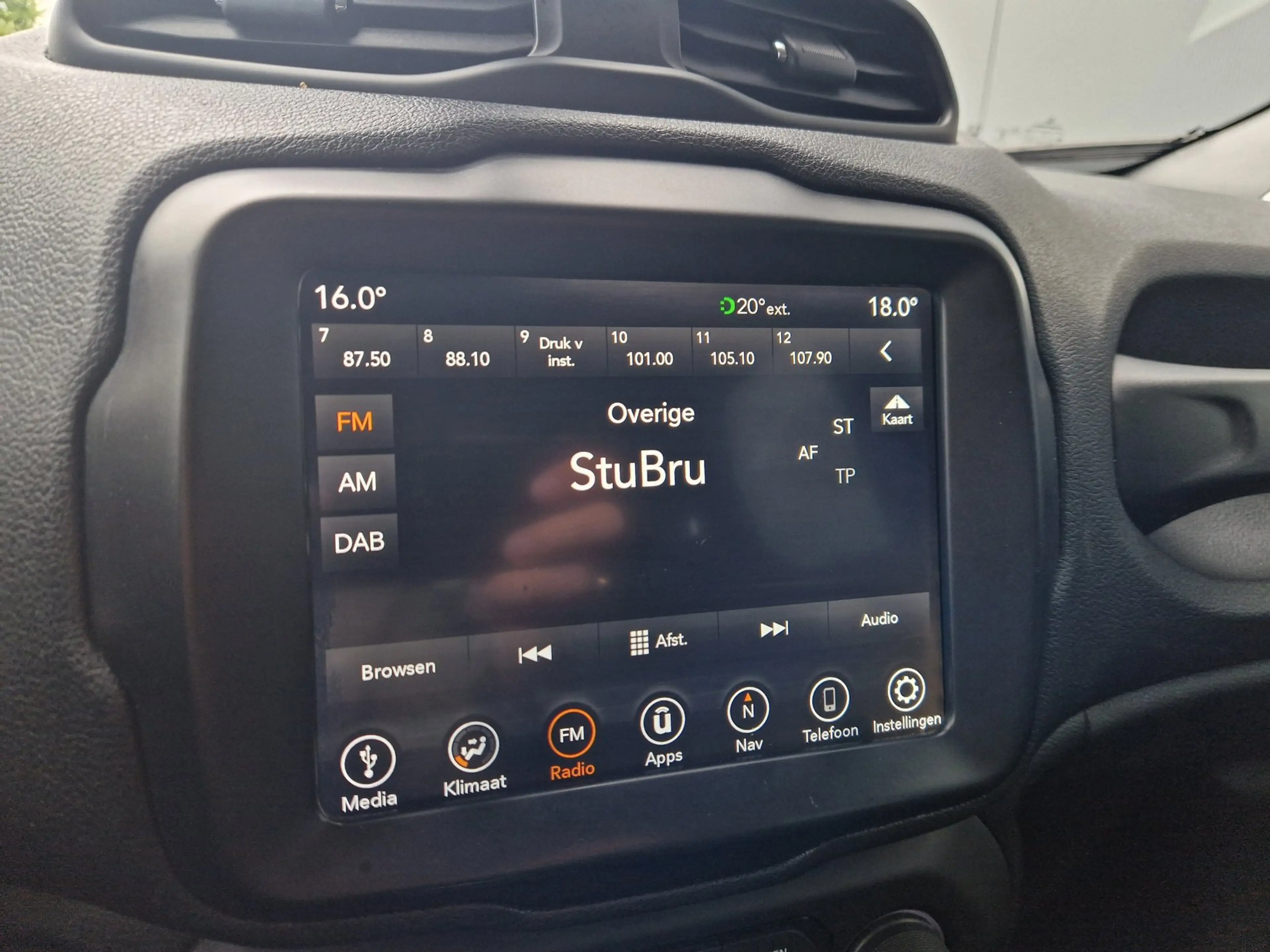 Jeep Renegade 1.6 E-Torq Night Eagle II — photo 21