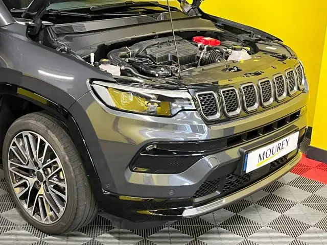 Jeep Compass view 4