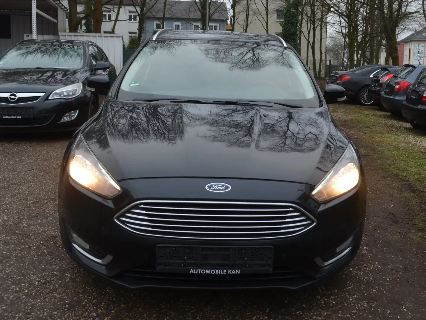 Ford Focus Turnier 1.5 TDCi DPF Start-Stopp-System Titanium Schwarz - 2