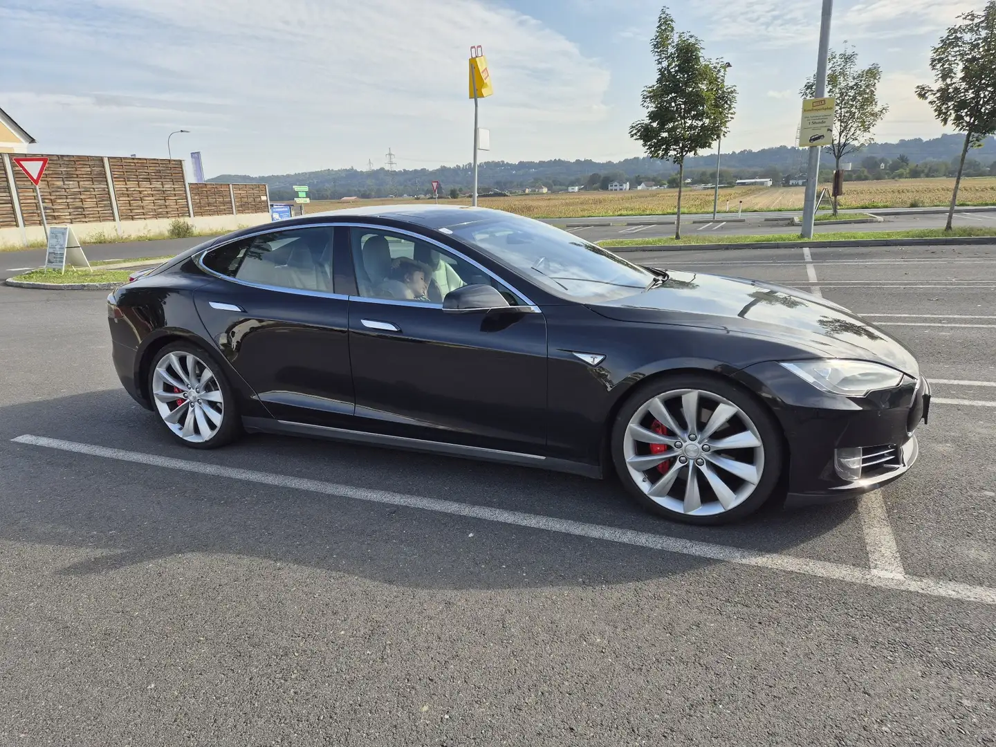 Tesla Model S P85D Supercharging free AHK CCS MCU2 Autopilot Schwarz - 1